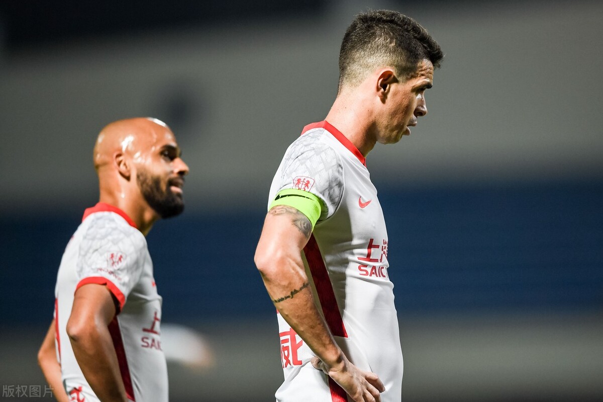 关于广州队内部会议纪要流出——国际比赛日更衣室发声；英超使命明确；更衣室氛围转暖的信息