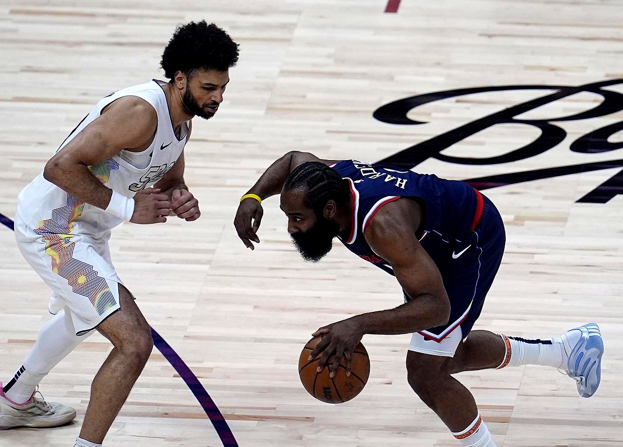  哈登关键节点战术调整,加拿大队带队取胜了吗 